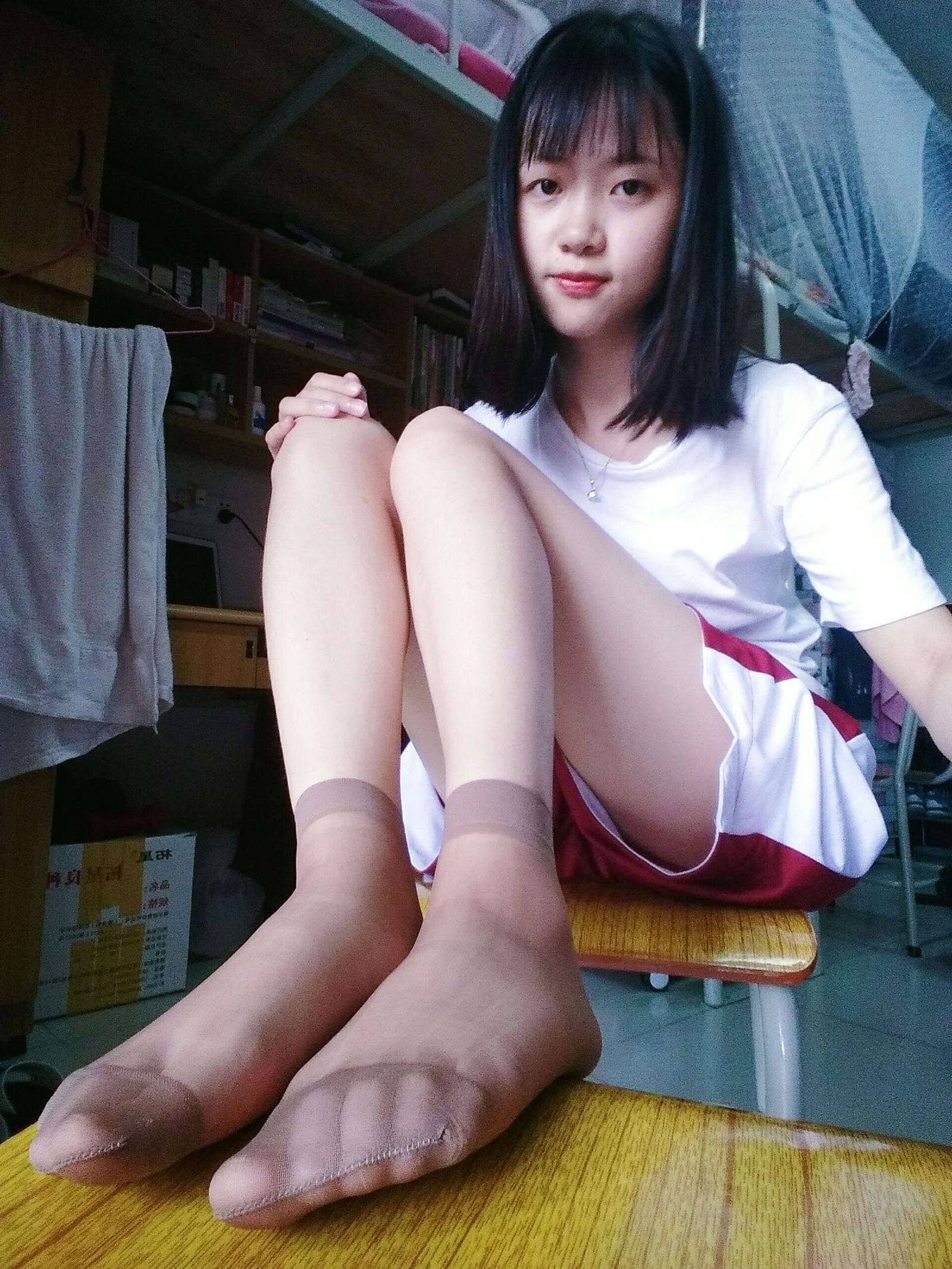 学妹校园寝室丝短袜美脚-第023期清茹 [39P+74M]