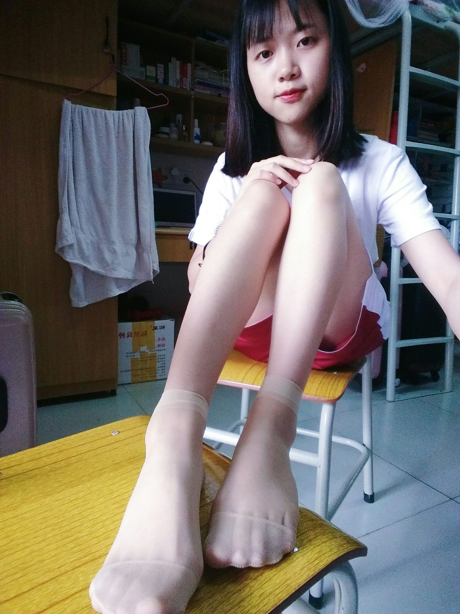 学妹校园寝室丝短袜美脚-第003期红萍 [71P+123M]