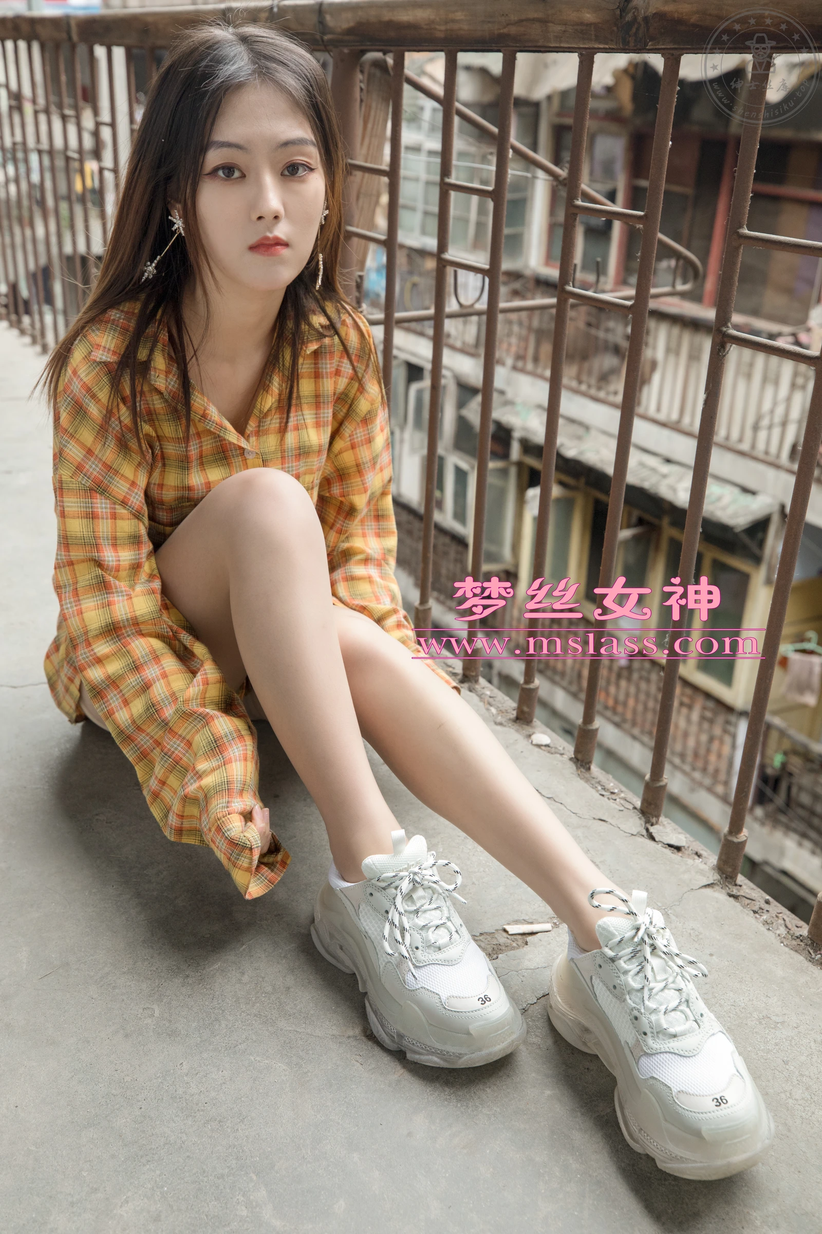 [MSLASS梦丝女神] 2019-04-23 NO.010 梦素 复古楼的性感美 [83+1P1V／1.41GB]