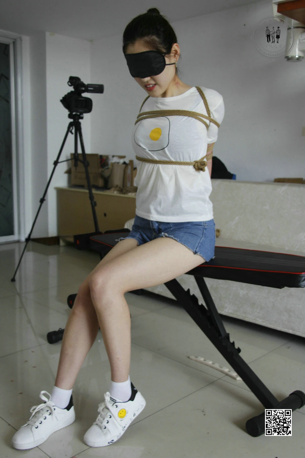 绳模轻尘 牛仔小T恤捆绑套图 含部分露脸照片【49p】